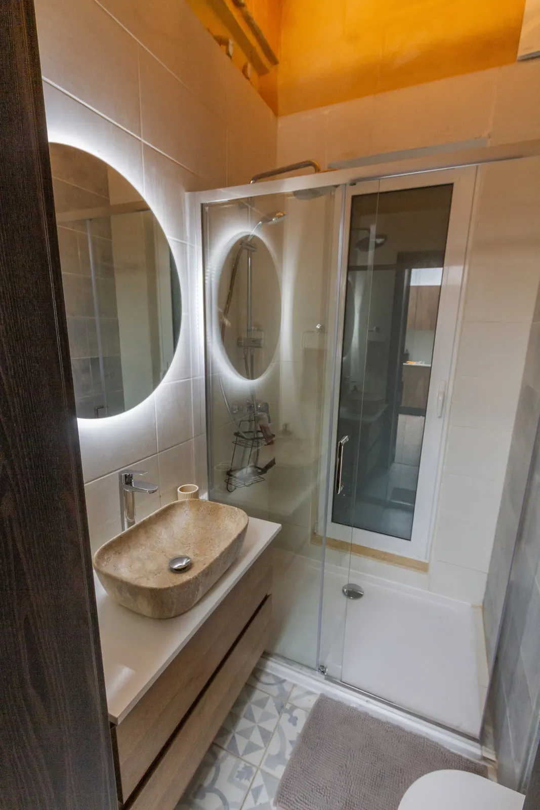 Backlit round mirror and shower